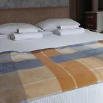 Haluk Hotell *