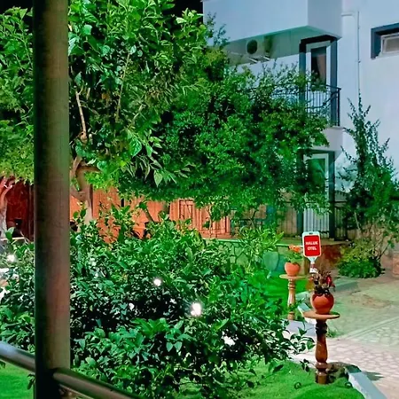 Haluk Hotel *